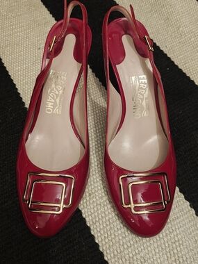 Salvatore Ferragamo Red Patent Slingback Heels Gold Buckle Sz 10B Made in Italy